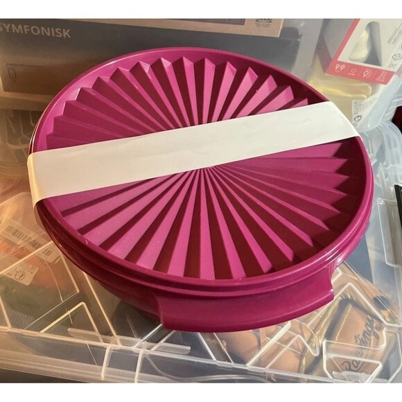 Tupperware Salad Bowl 17 Cups Pink  Kitchen Food Storage Serveware New - Picture 9 of 9